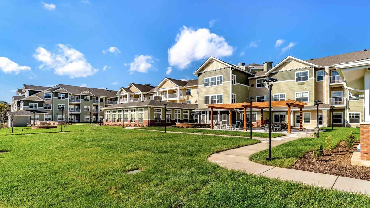 Exterior view of Capitol Ridge Gracious Retirement Living